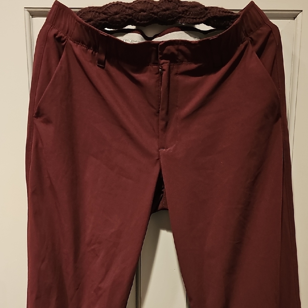 Under Armour Men's Maroon Chinos Pants Loose Fit 34 X 34 Stretch Casual Burgundy
